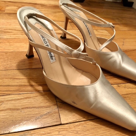 Manolo Blahnik Elegant diagonal strap Silver Heels size 8 - Picture 4 of 5